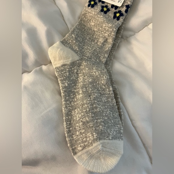 American Eagle Grey Flower Crew Socks - Picture 4 of 4